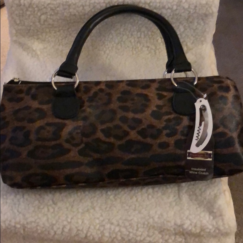 🦋🦋Wine clutch including opener.  Super cute!🦋🦋